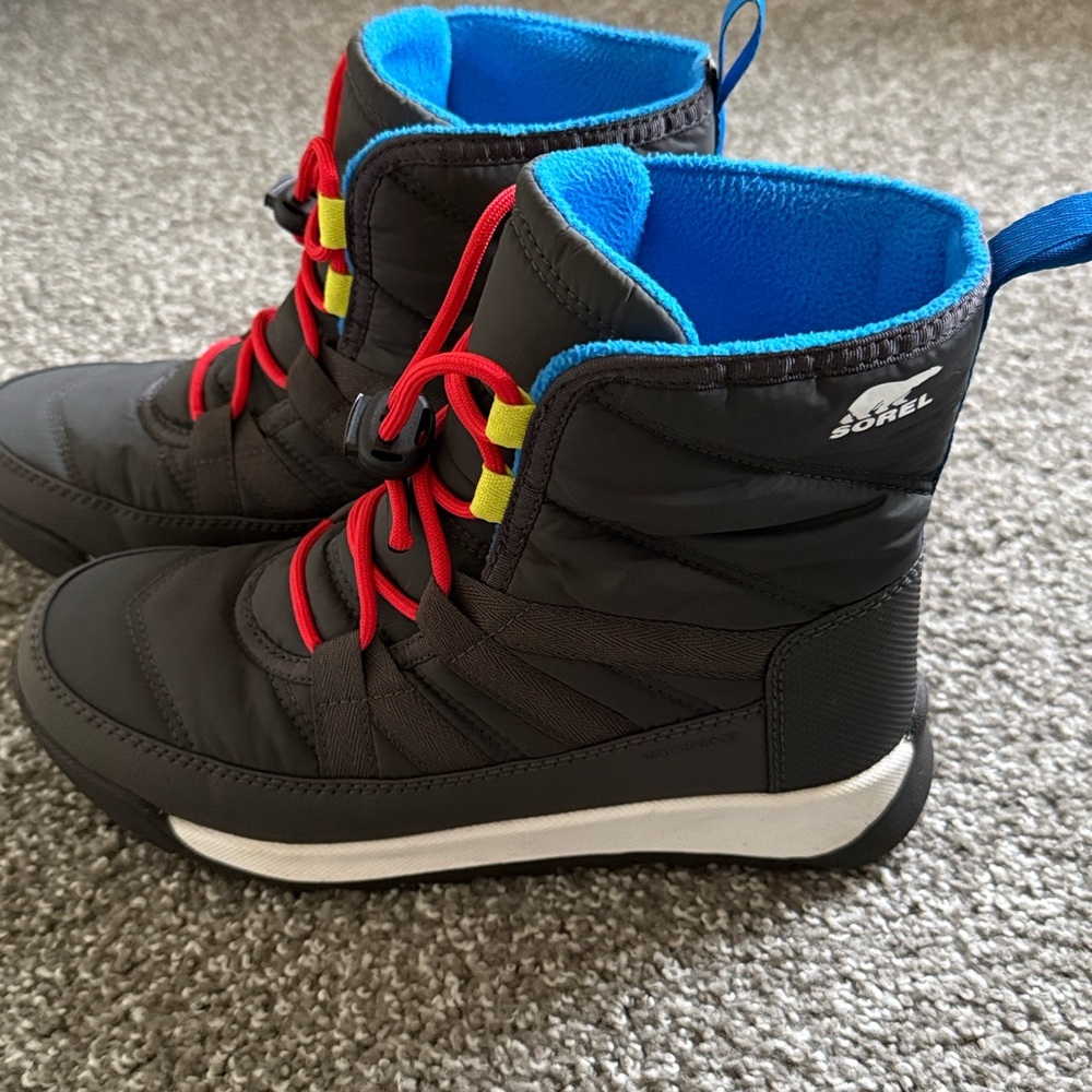 Sorel Kids Winter Boots with Blue Lining and Red Laces - Picture 1 of 7